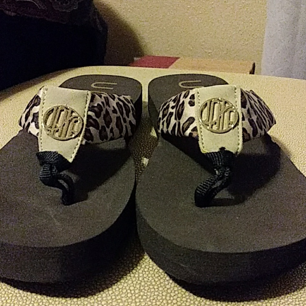 Unisa flip flops